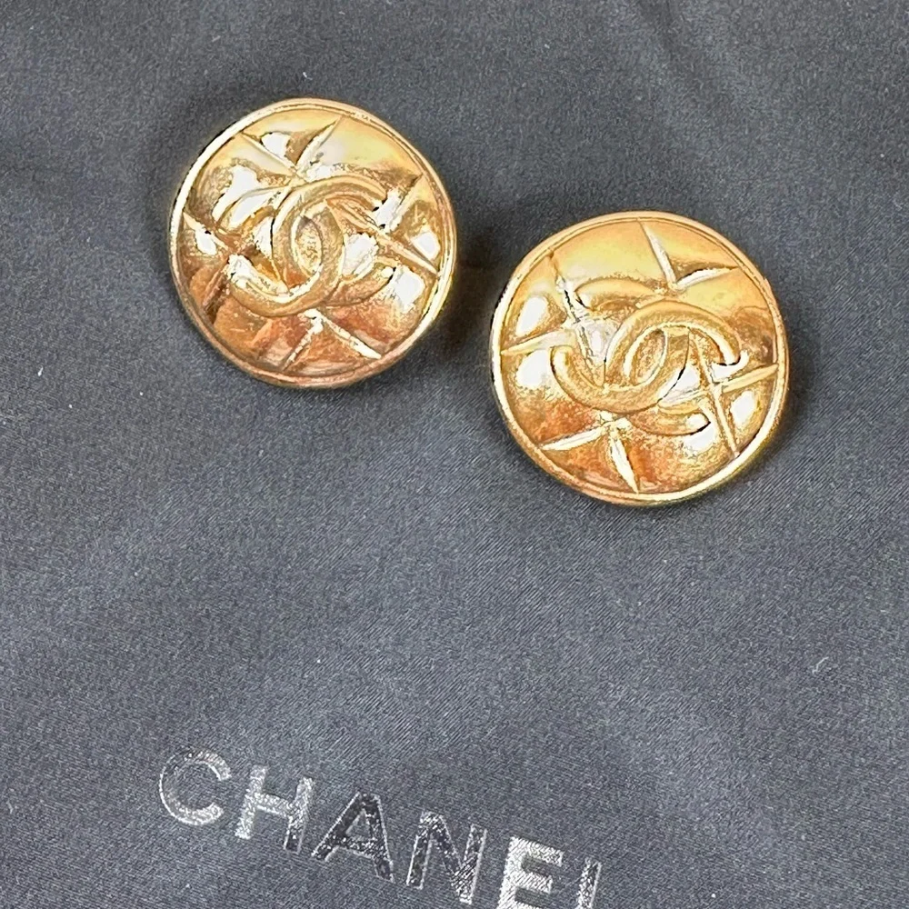 Authentic Chanel CC Gold Logo clip on earrings